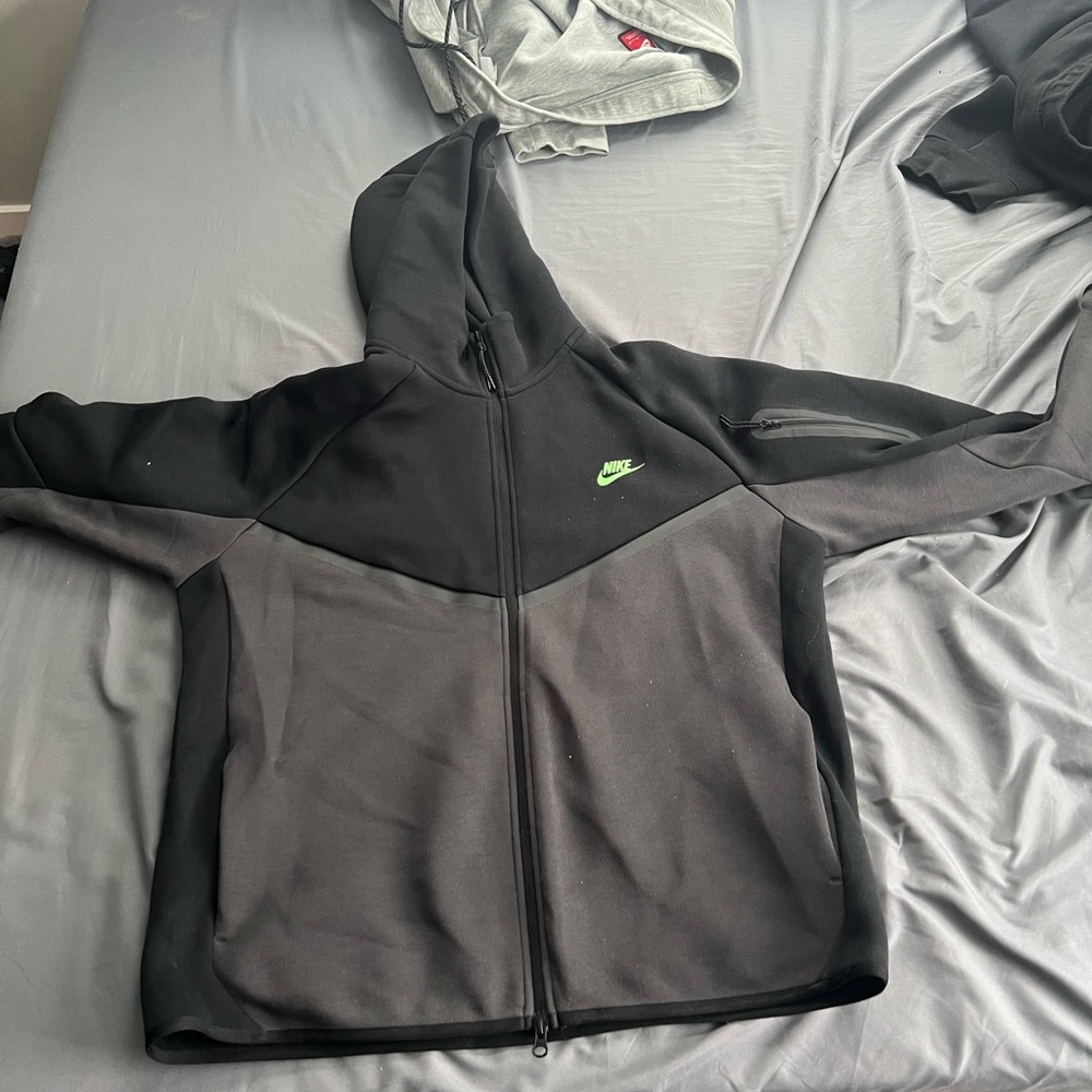 Nike Tech Sweatsuit. Jacket and pant set.